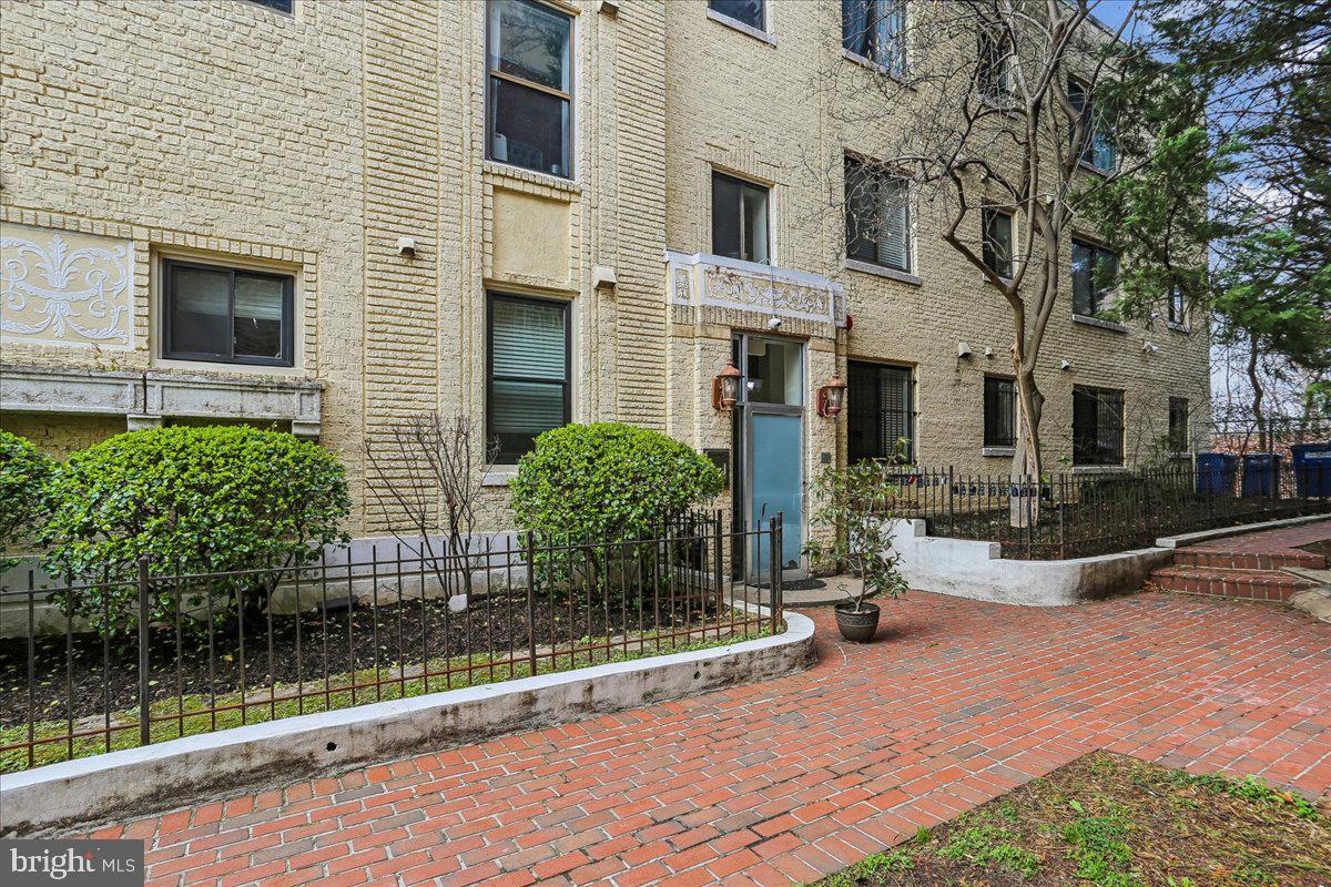 1437 SPRING ROAD NW B1