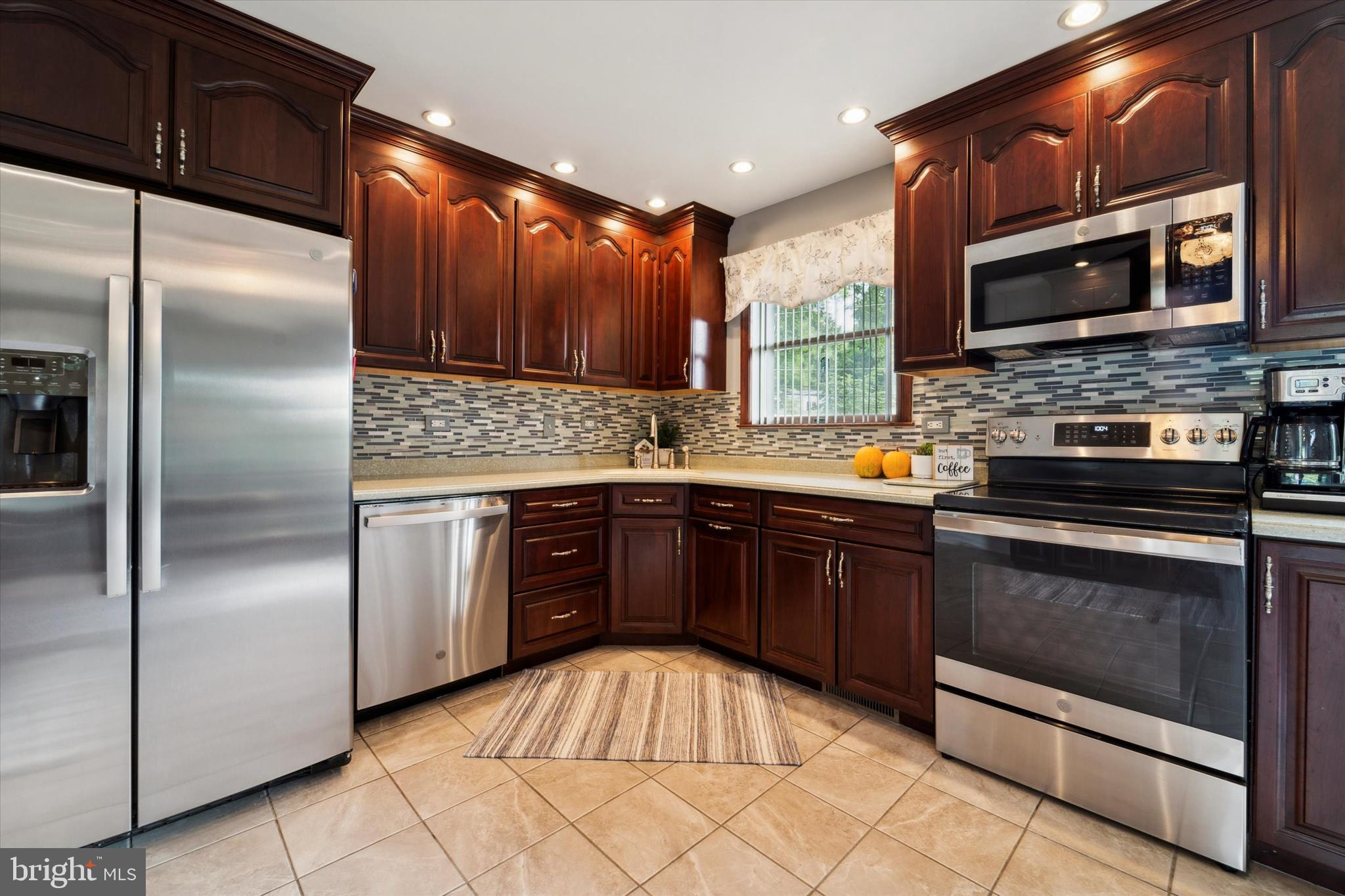 MARPLEWOOD VILLA - Residential