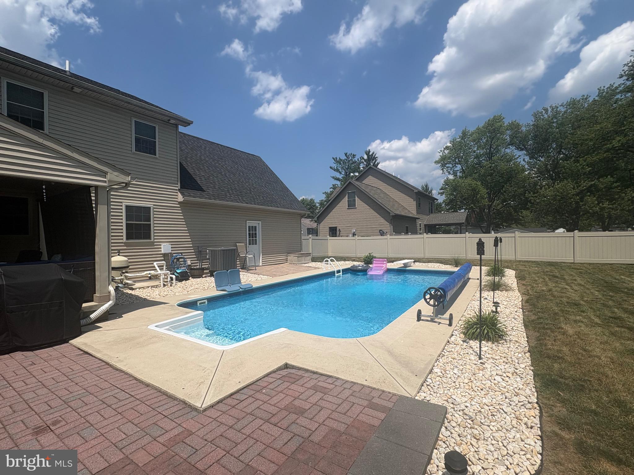 17 PENNSBORO DRIVE