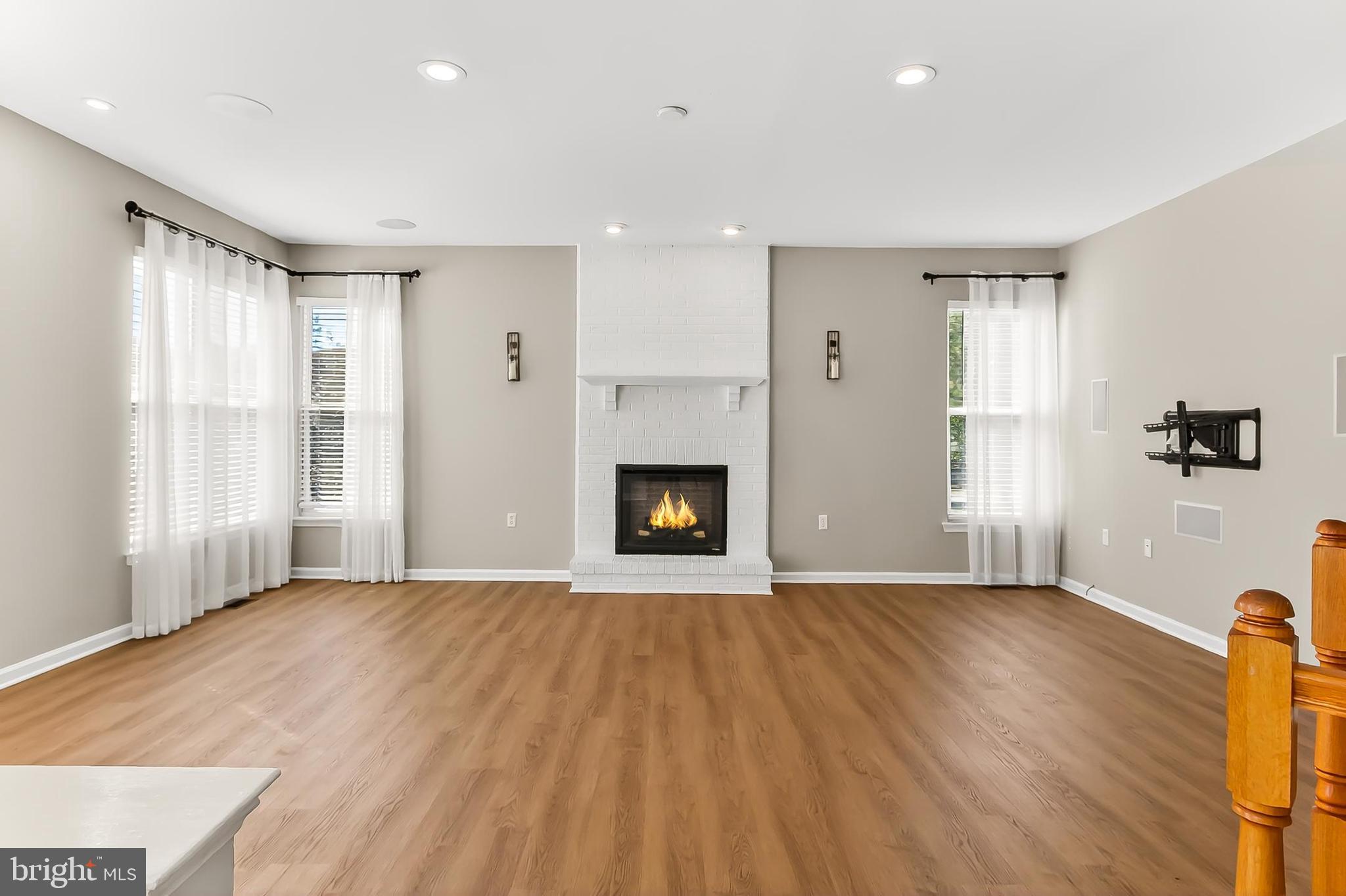 SYCAMORE LAKES - Residential