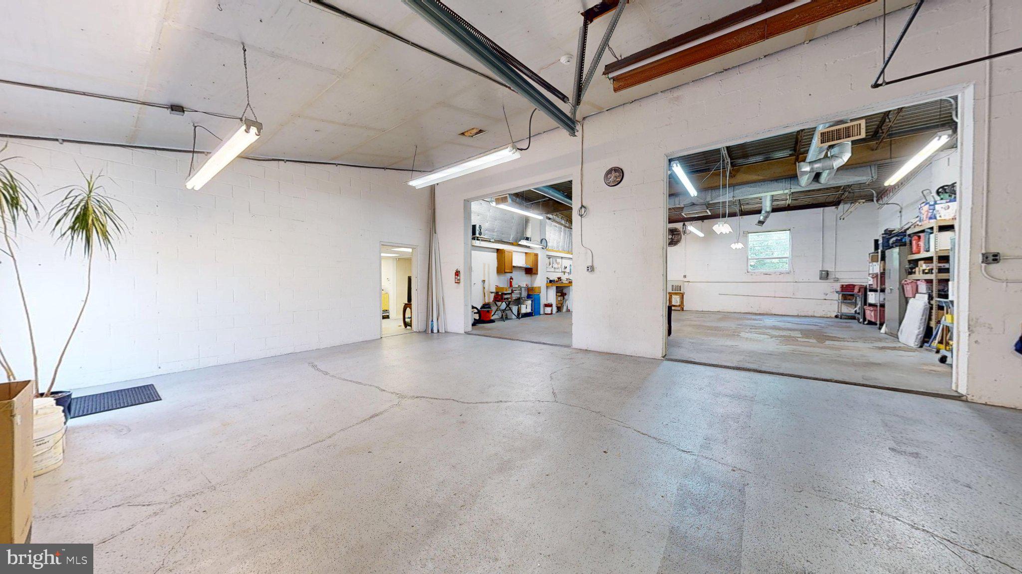 147 W HAMPTON STREET