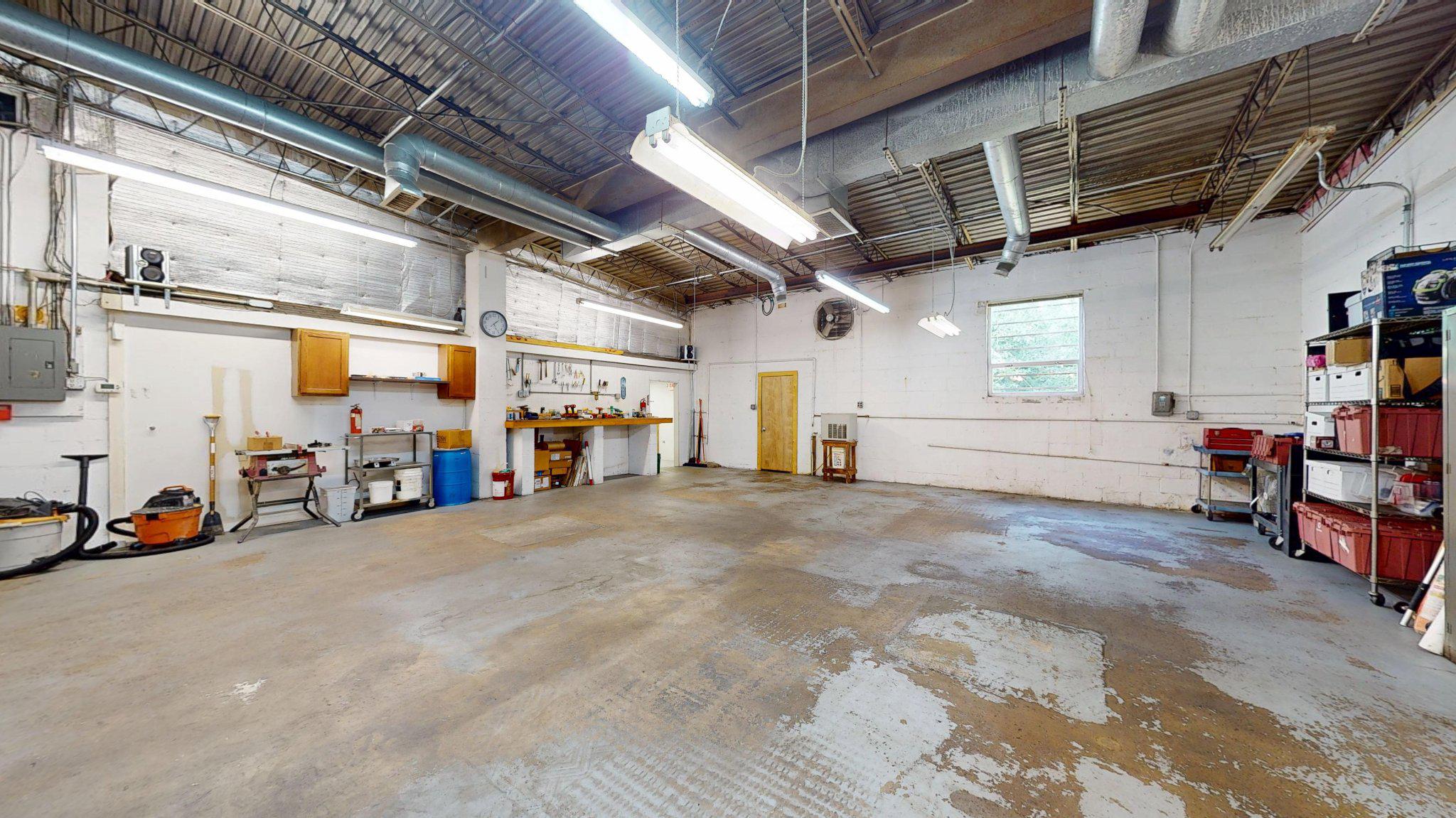 147 W HAMPTON STREET