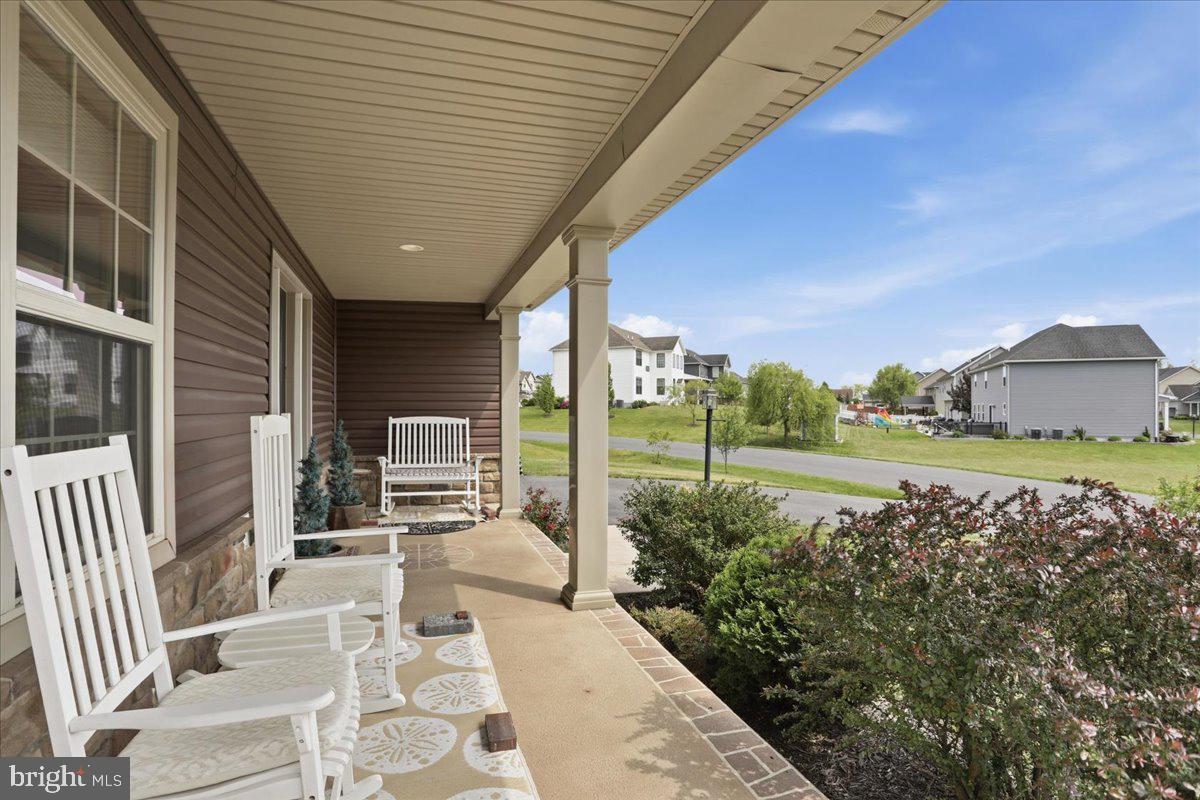 ROLLING HILLS - Residential
