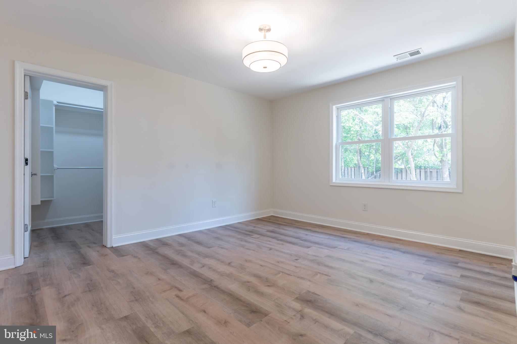 OAK TREE - Residential