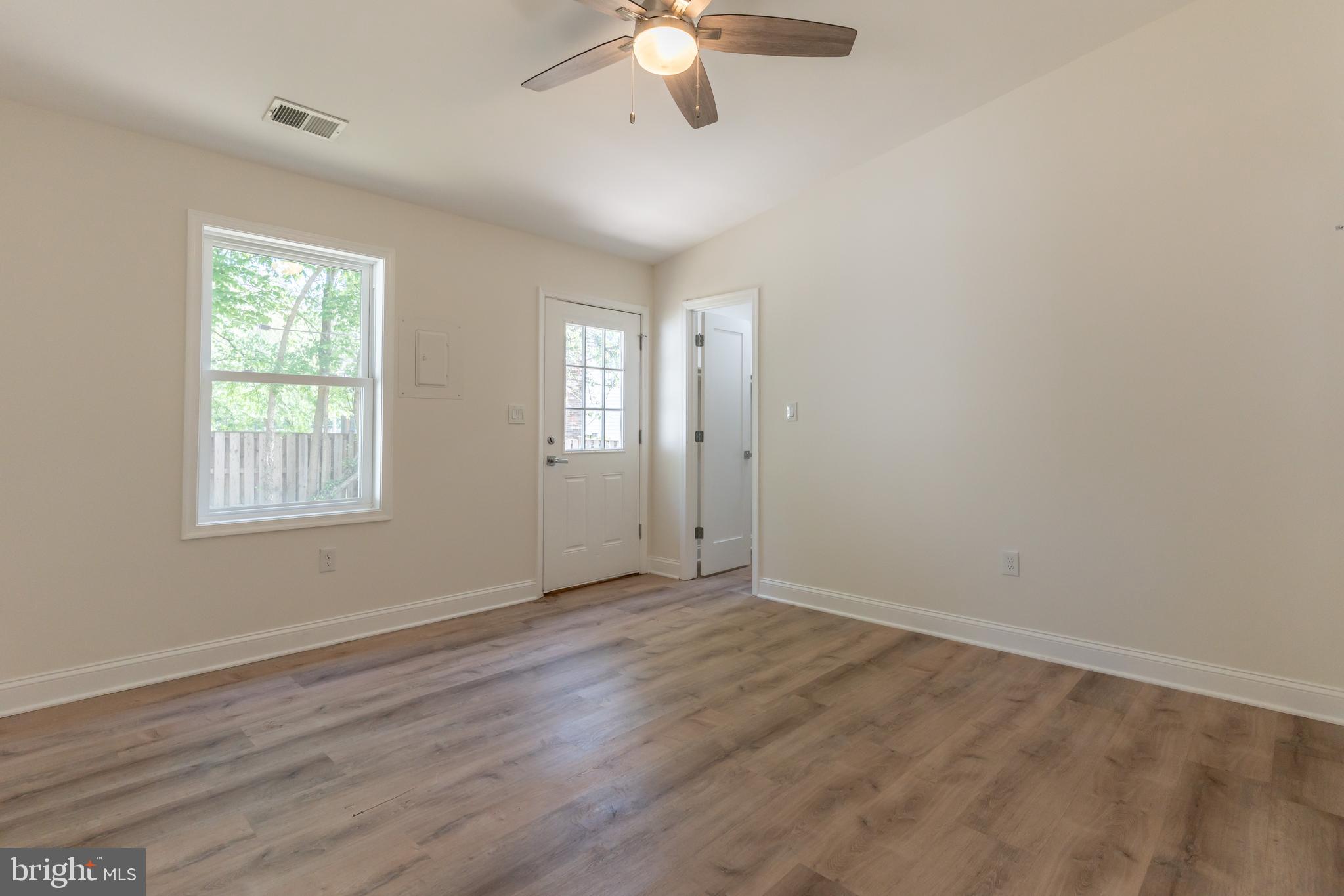 OAK TREE - Residential