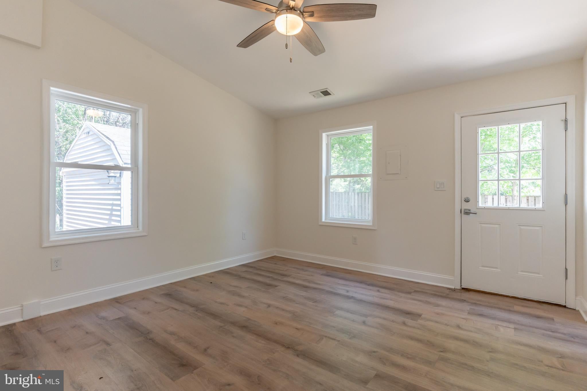 OAK TREE - Residential