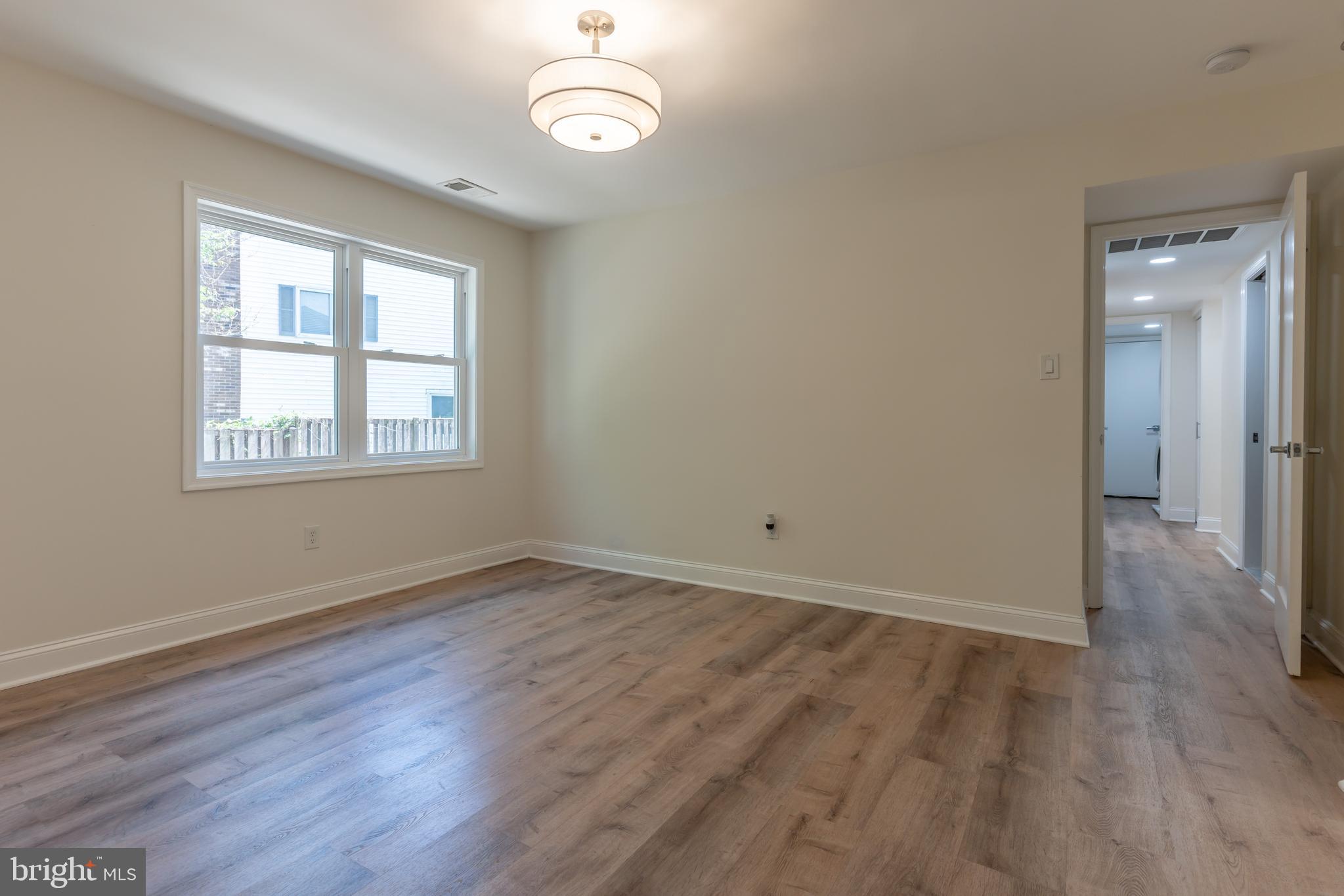 OAK TREE - Residential