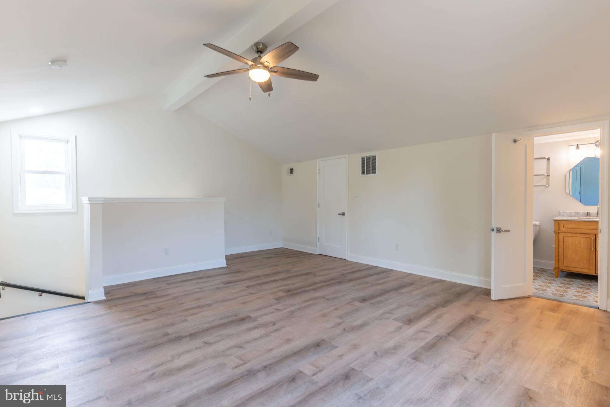 OAK TREE - Residential