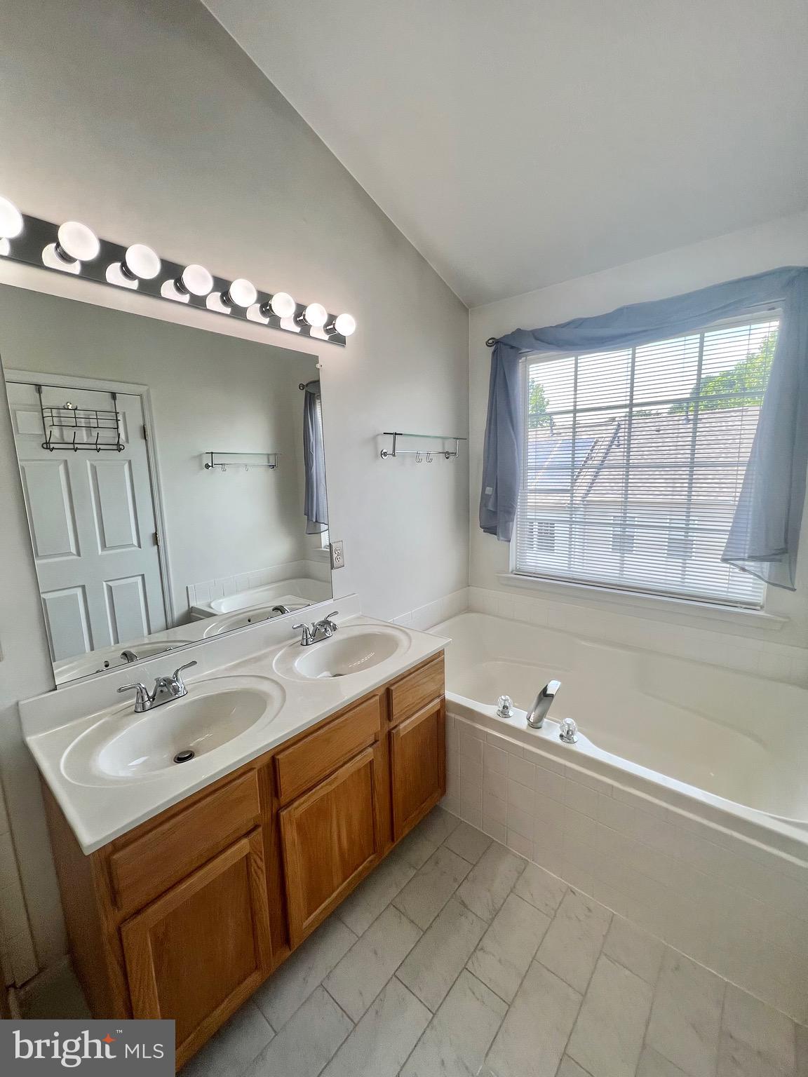 RUSSETT - Residential Lease