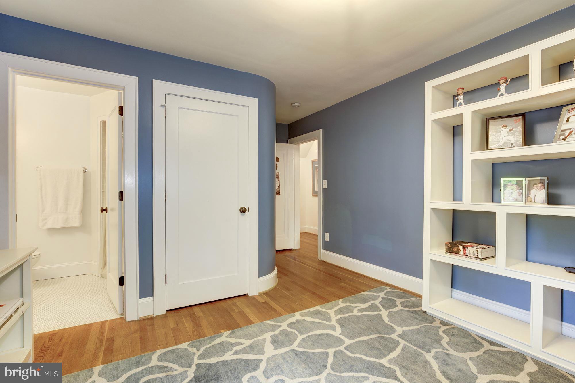 LEE HEIGHTS - Residential