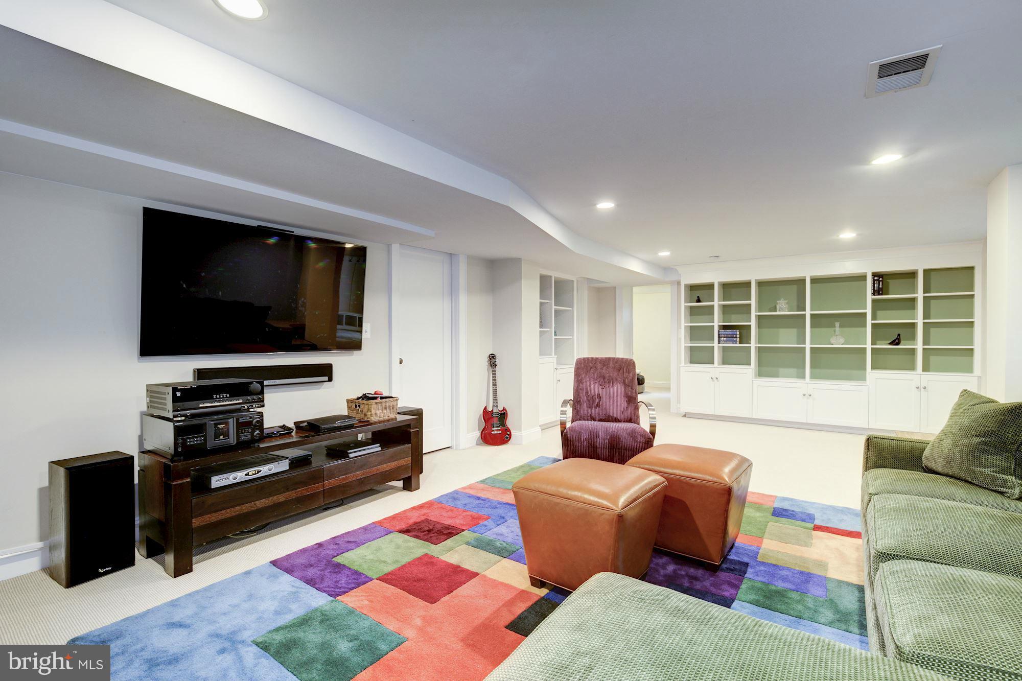 LEE HEIGHTS - Residential