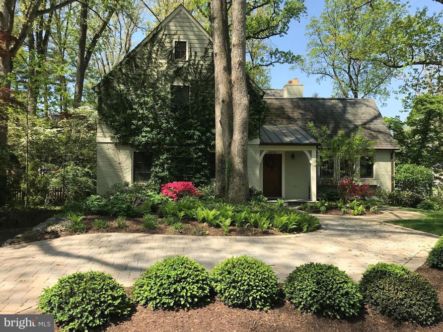 Incredibly charming!Tastefully renovated & expanded in 2008 including all new systems, wiring and plumbing & top of the line appliances.Gorgeous 10,150 sq ft. lot in sought after Lee Heights.5 BRs, 5.5BAs w/ one main level BR & full bath! Flagstone patio & extensive landscaping, brand new master balcony, basement built-ins, listening room, Sonos, whole house generator,sprinklers,refinished flrs!