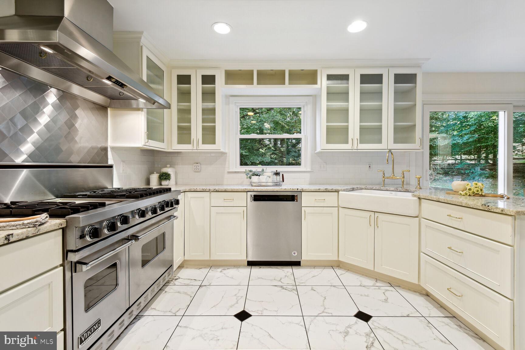 PINE KNOLLS - Residential