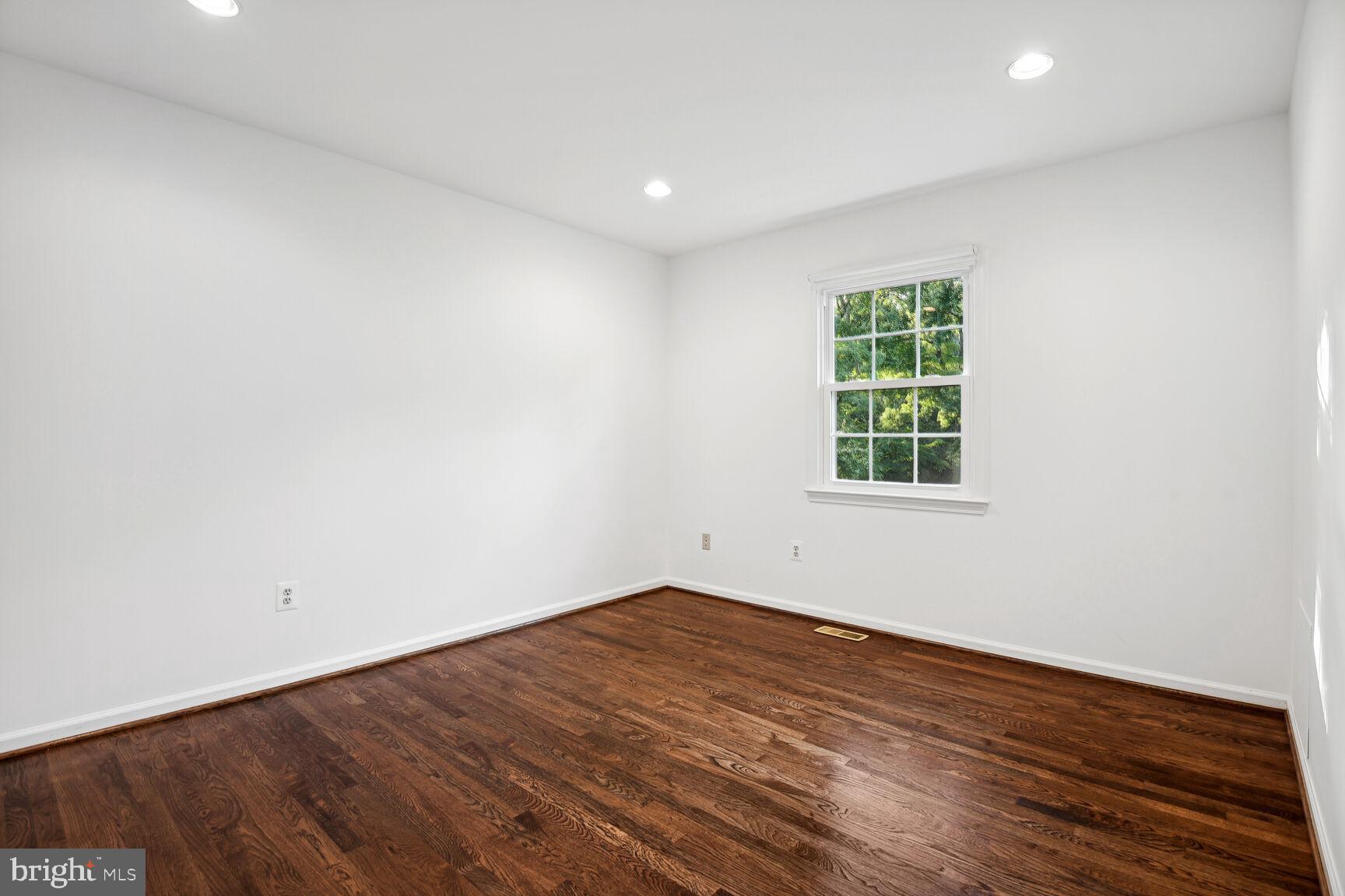 PINE KNOLLS - Residential