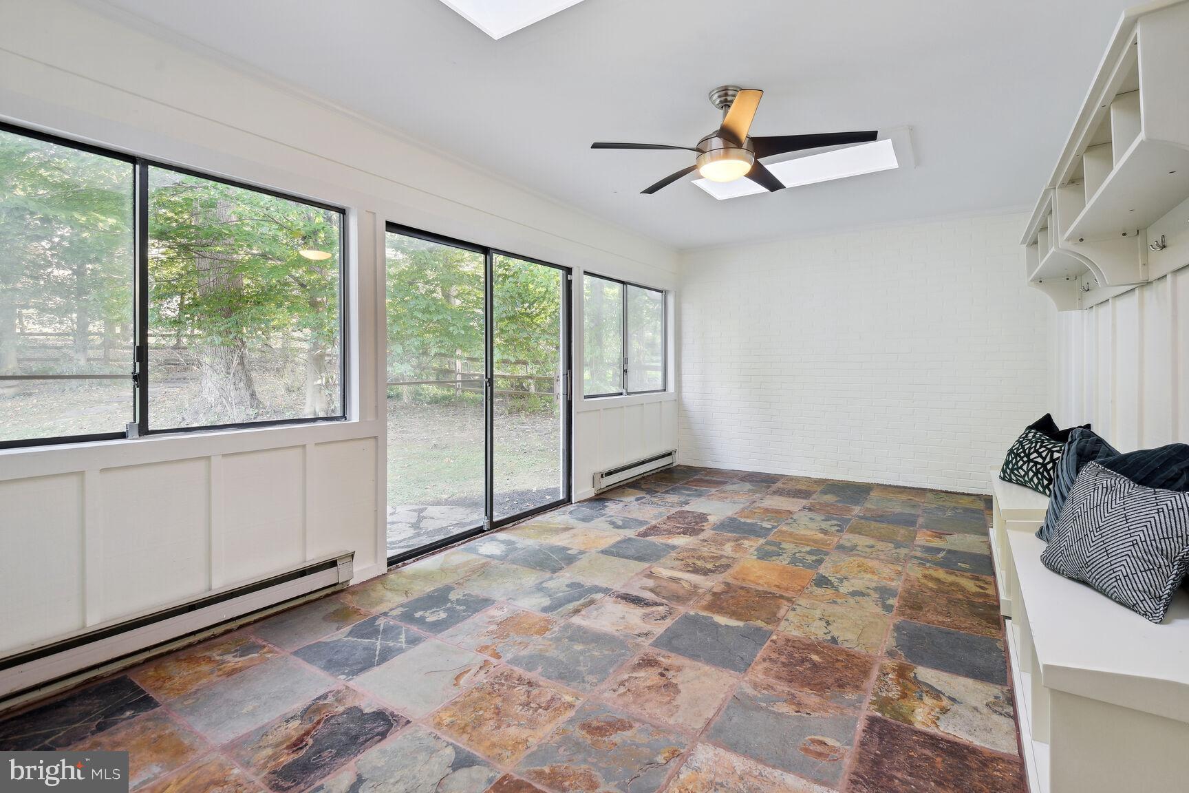 PINE KNOLLS - Residential