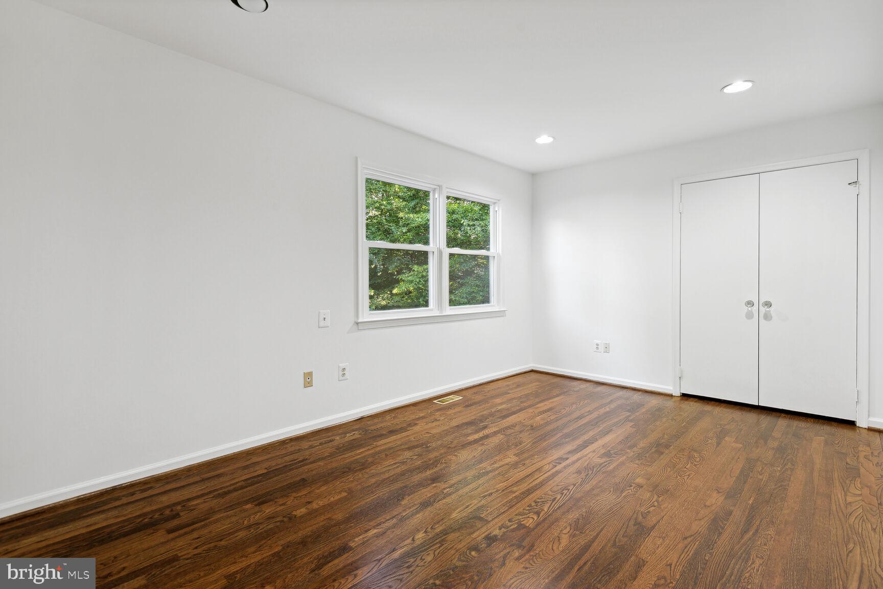 PINE KNOLLS - Residential