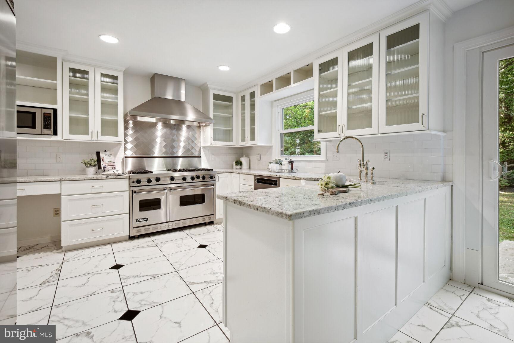 PINE KNOLLS - Residential