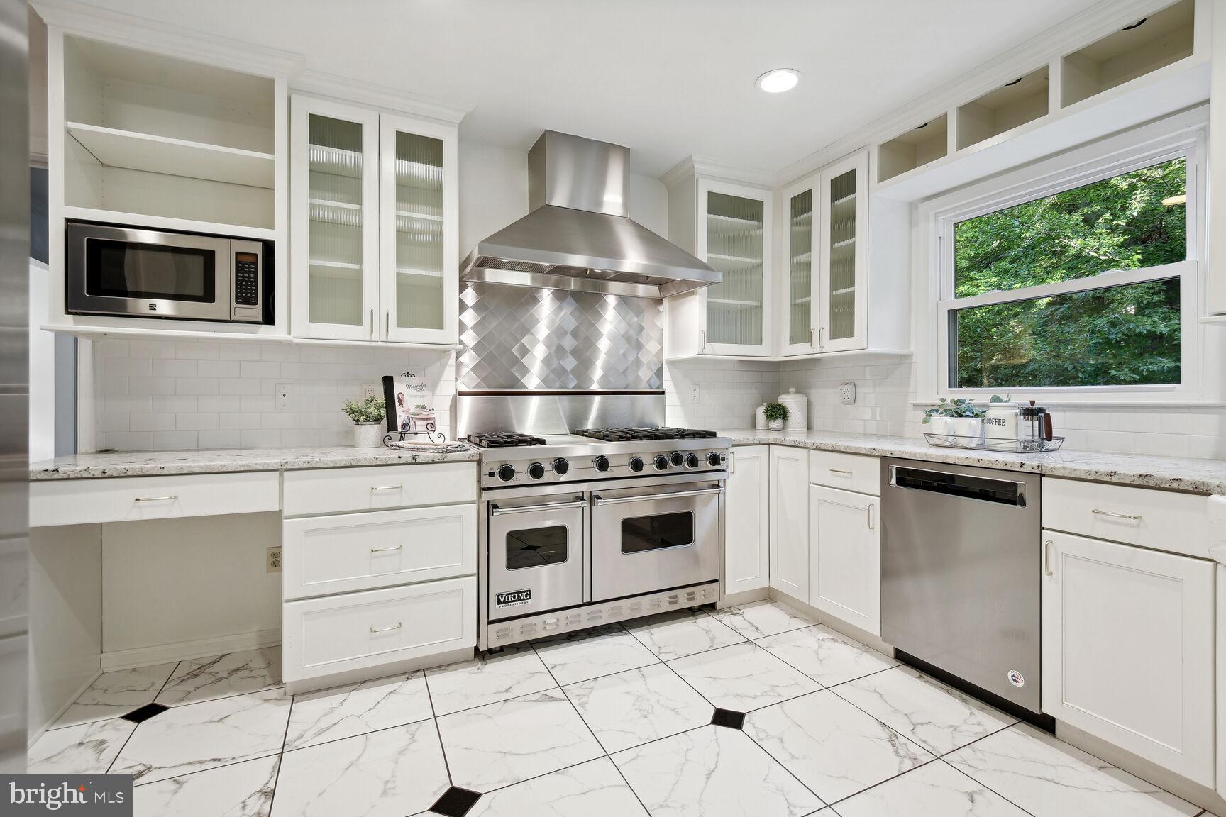 PINE KNOLLS - Residential