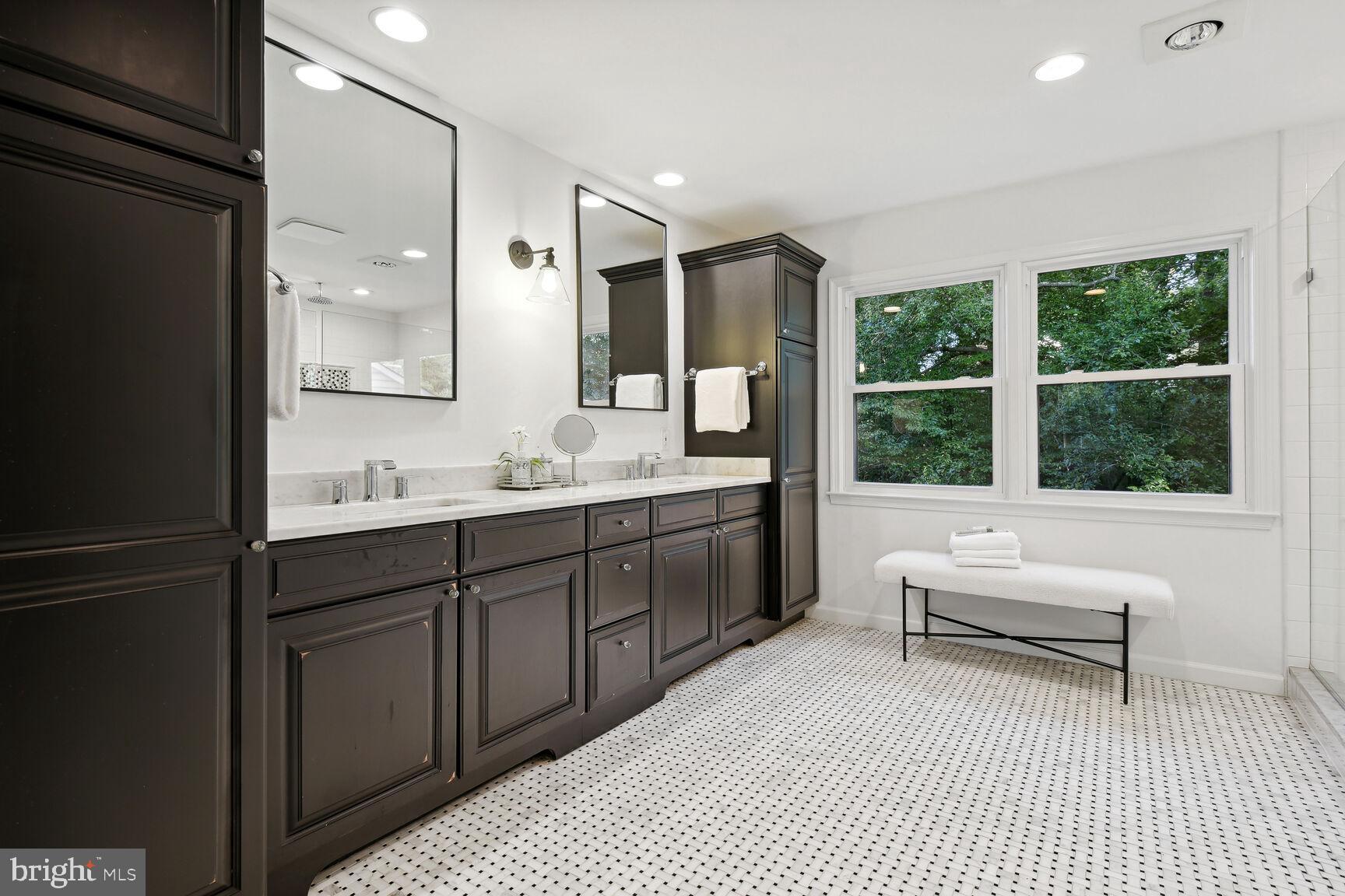 PINE KNOLLS - Residential