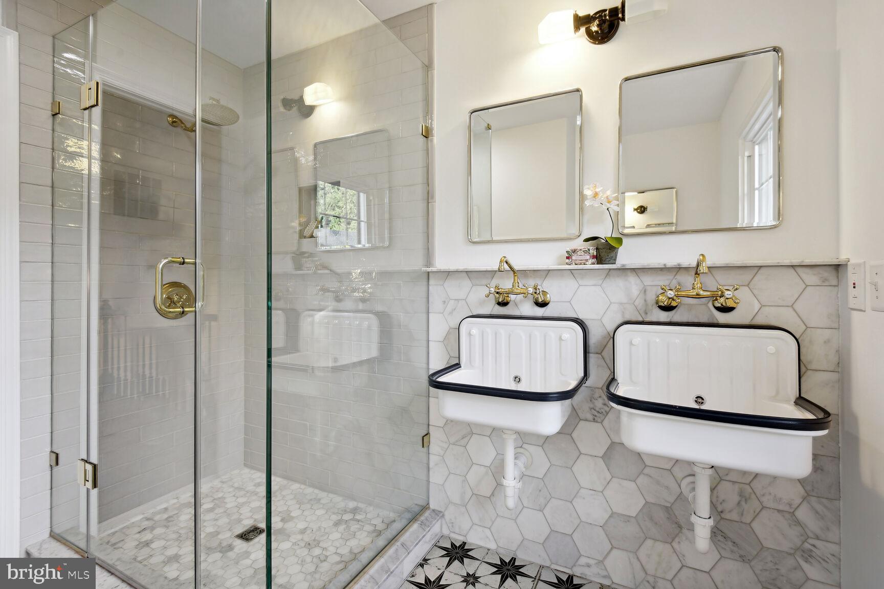 PINE KNOLLS - Residential