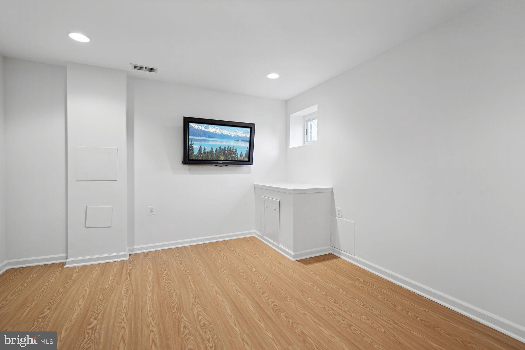 PINE KNOLLS - Residential