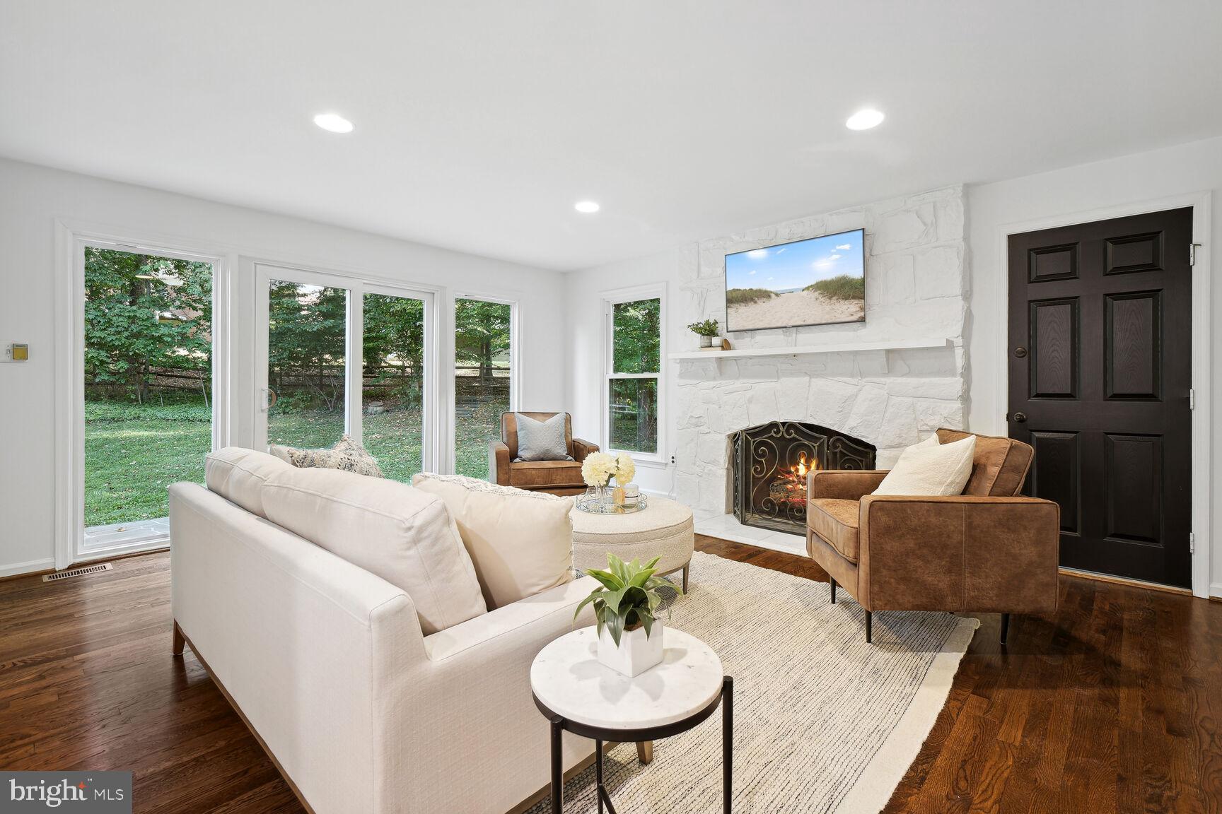 PINE KNOLLS - Residential