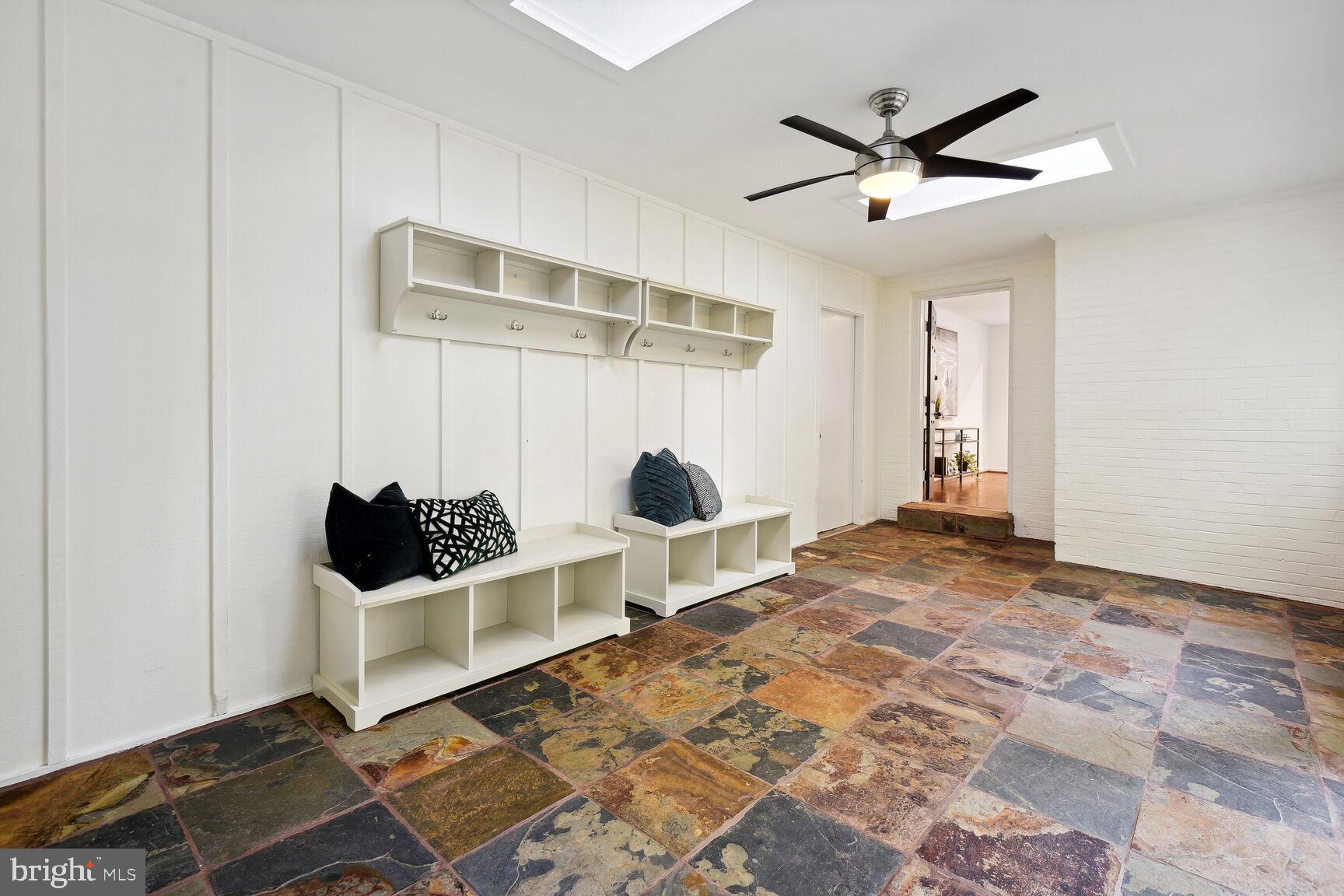 PINE KNOLLS - Residential