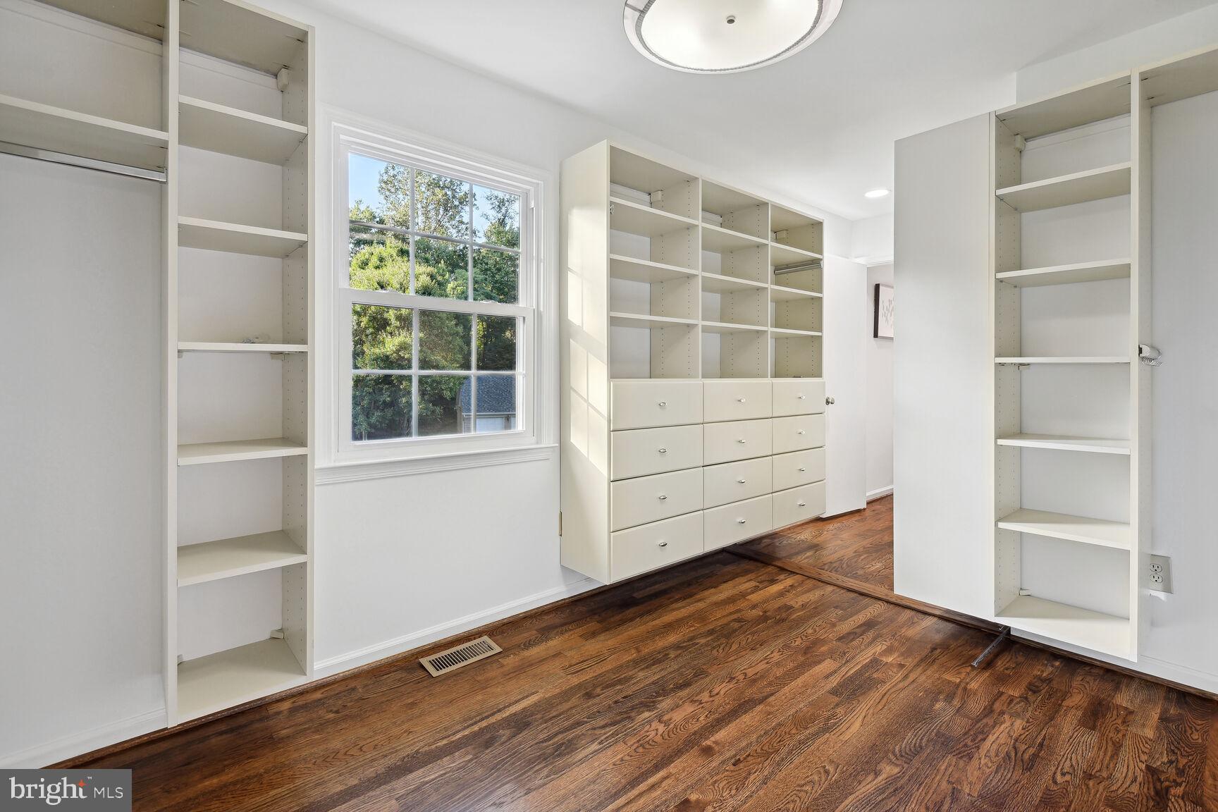 PINE KNOLLS - Residential