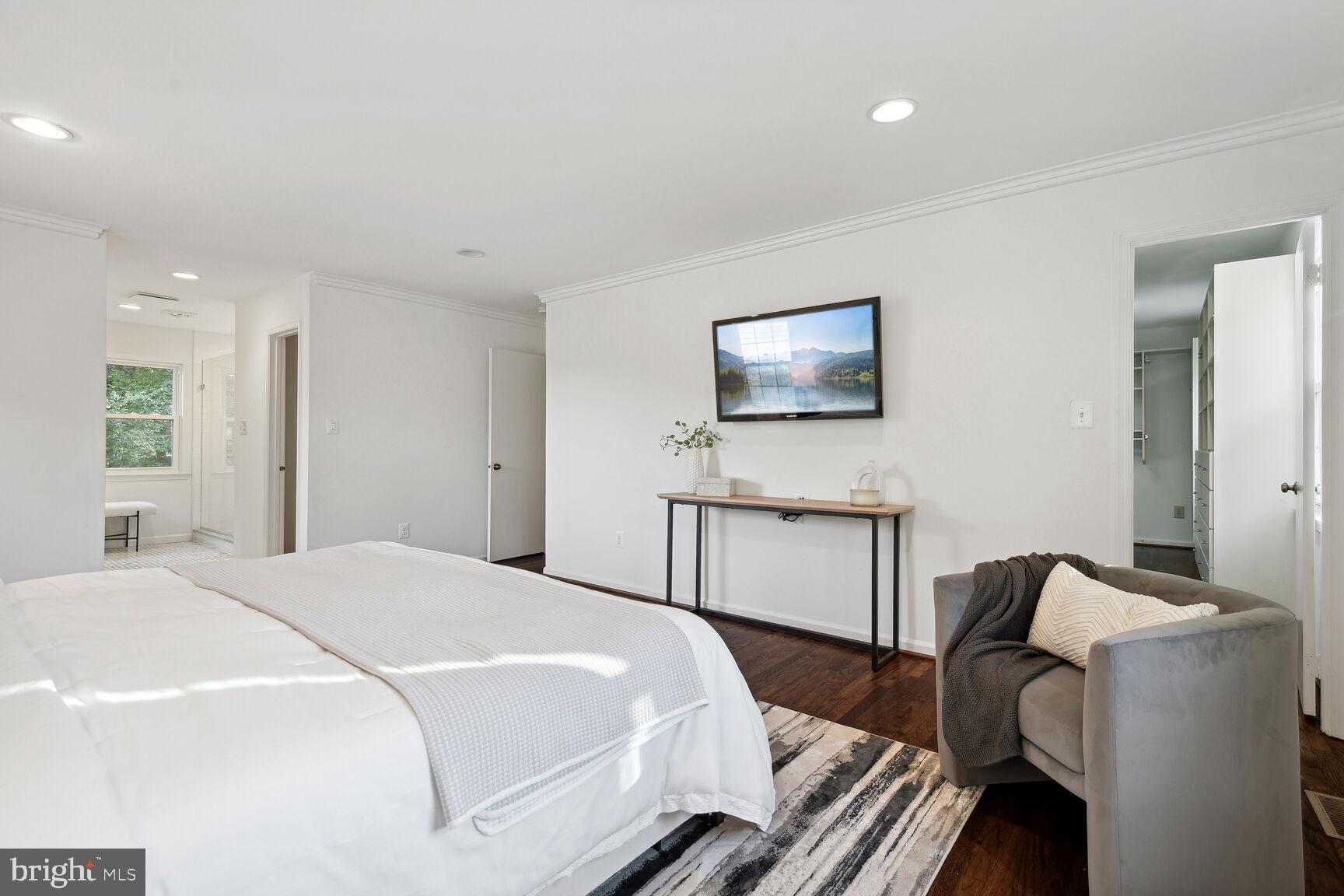 PINE KNOLLS - Residential