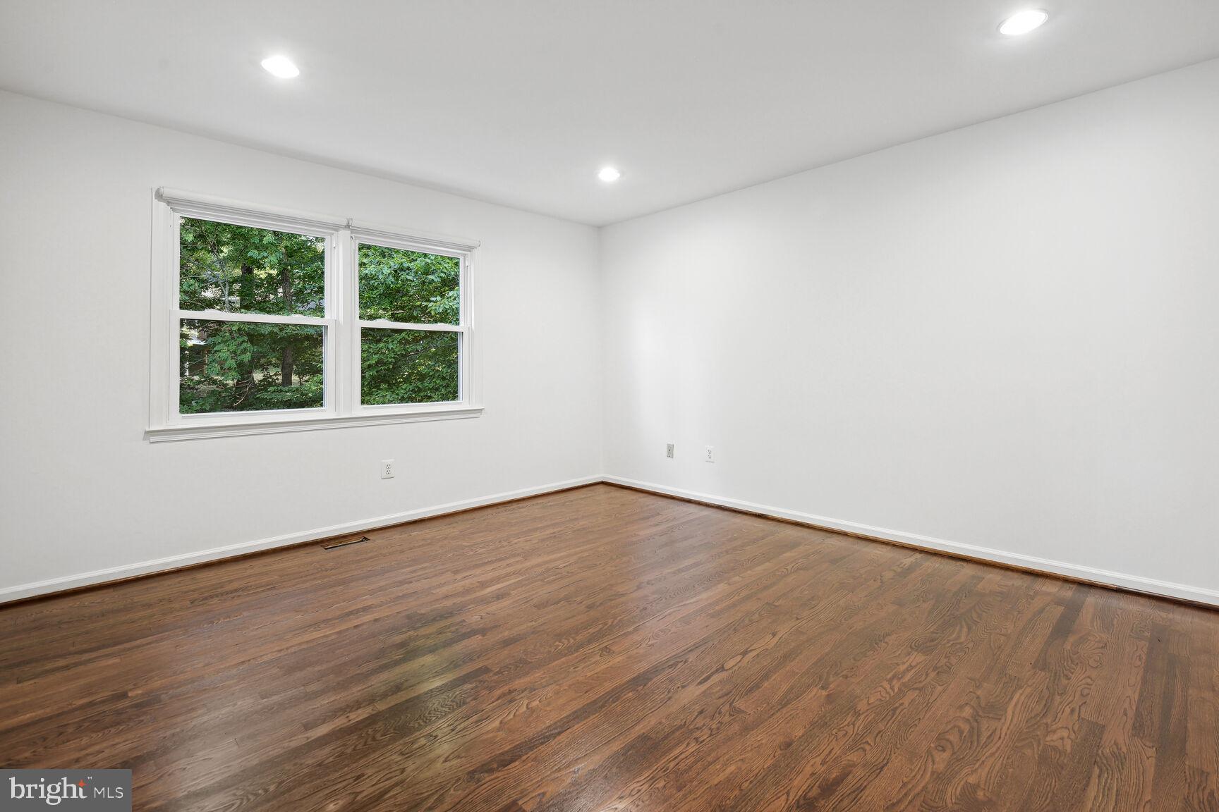 PINE KNOLLS - Residential