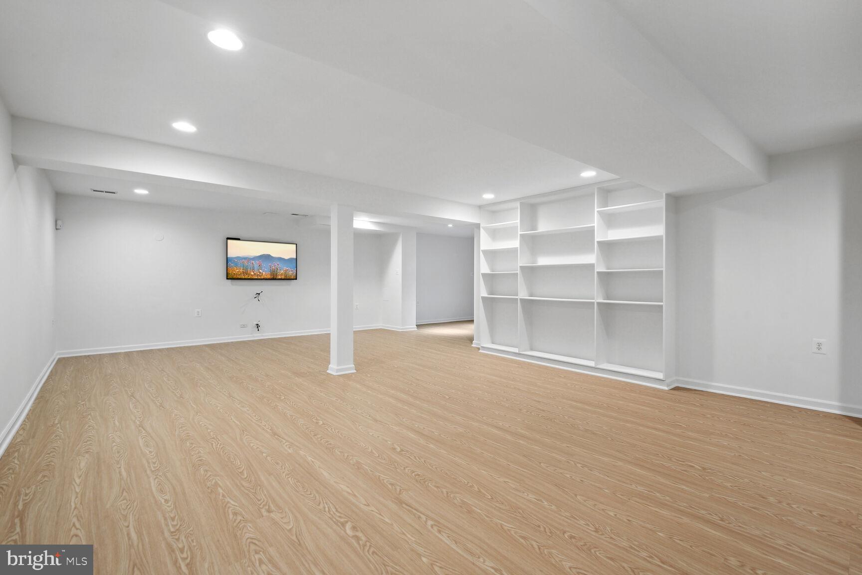 PINE KNOLLS - Residential