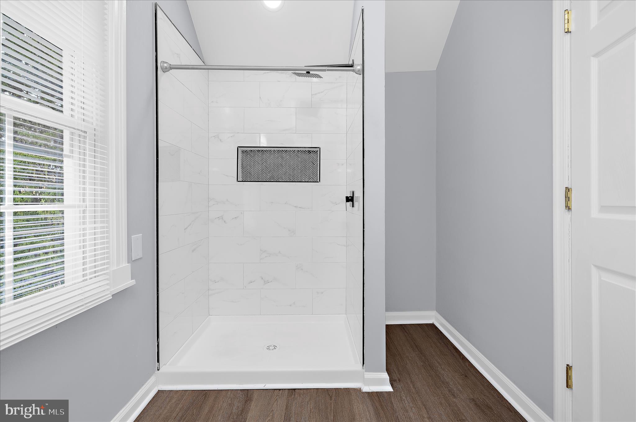 LAKE WALKER - Residential