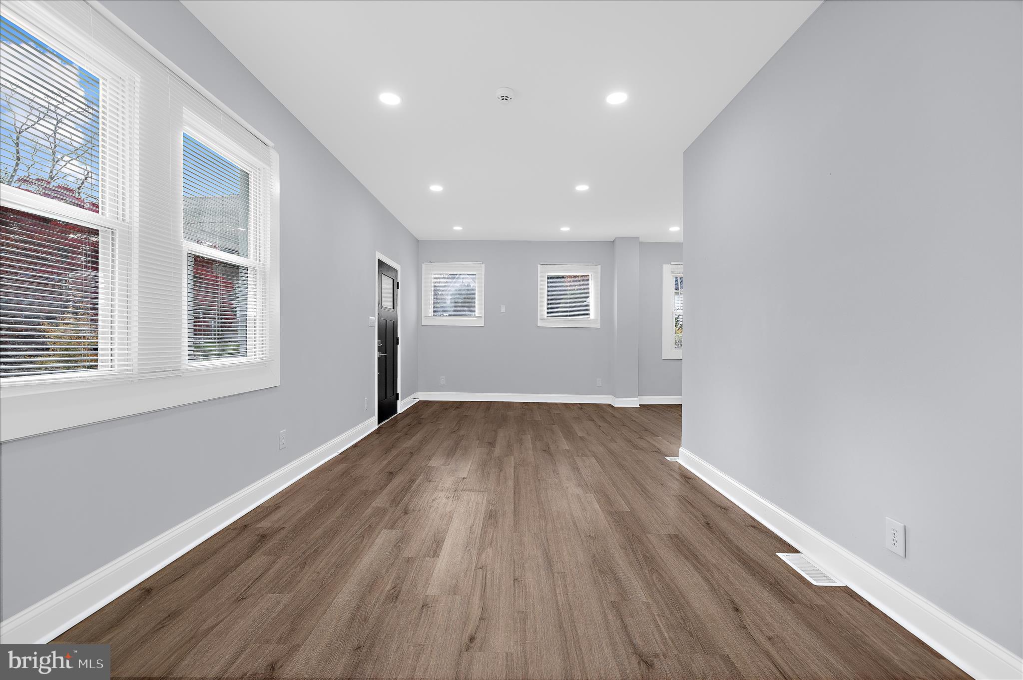 LAKE WALKER - Residential