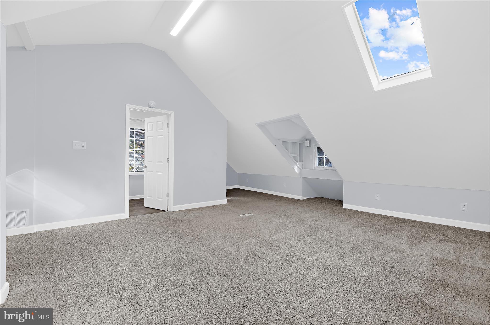 LAKE WALKER - Residential