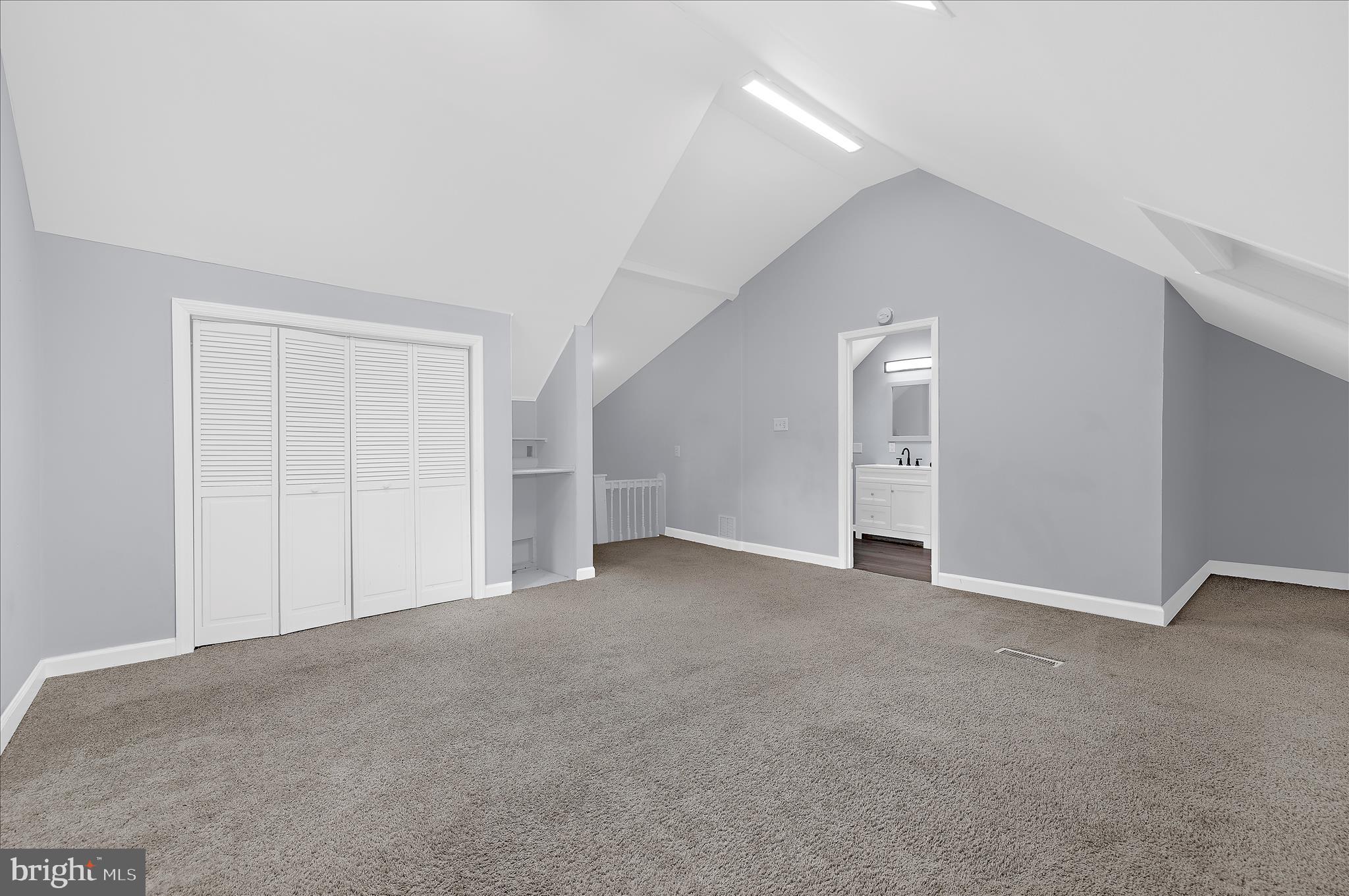 LAKE WALKER - Residential