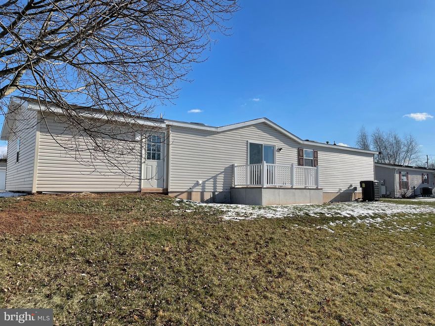 New Construction!! Combination kitchen and dining area, with stainless steel appliances, skylight and recessed lighting. Master bedroom with a master bath.
Lot fee is $632. total, includes the $50 sewer and $22 Trash. Totally $632. per month