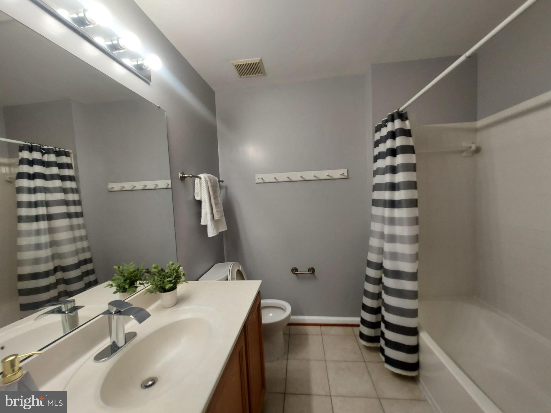 KINGSVIEW RIDGE - Residential Lease