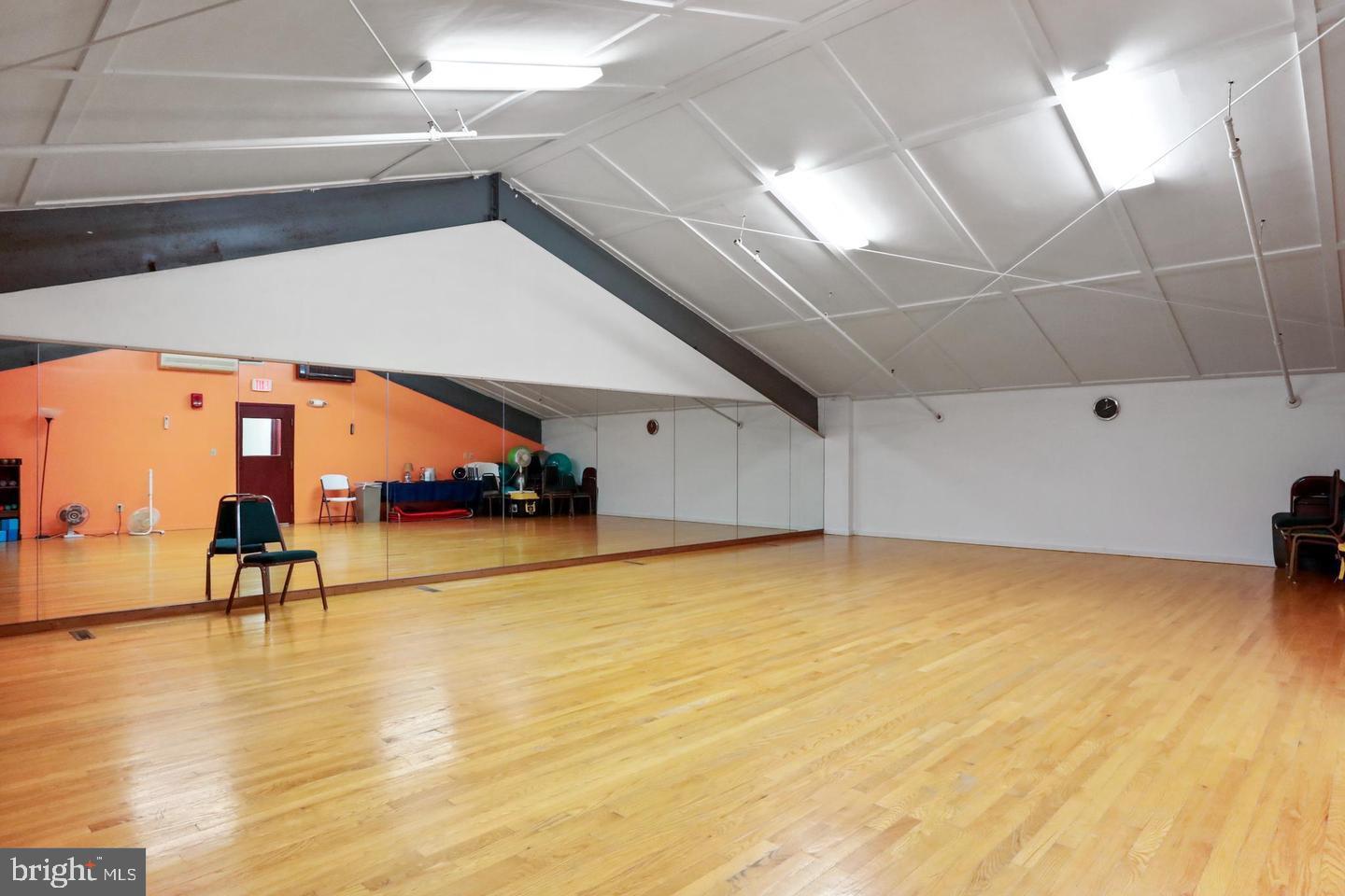 THE WOODS RESORT - Land