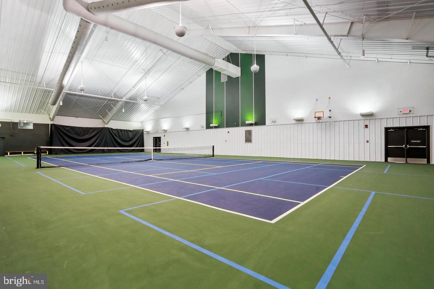 THE WOODS RESORT - Land