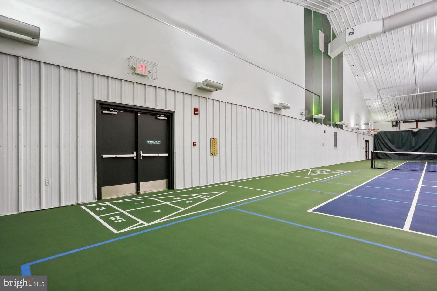 THE WOODS RESORT - Land