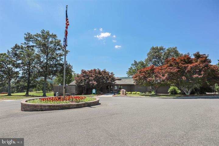 THE WOODS RESORT - Land