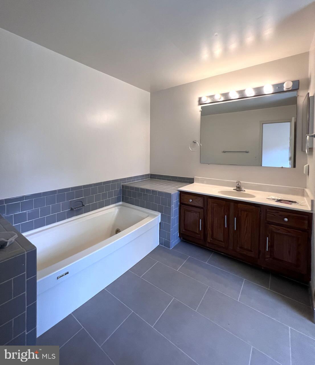 WILDWOOD HILLS - Residential Lease