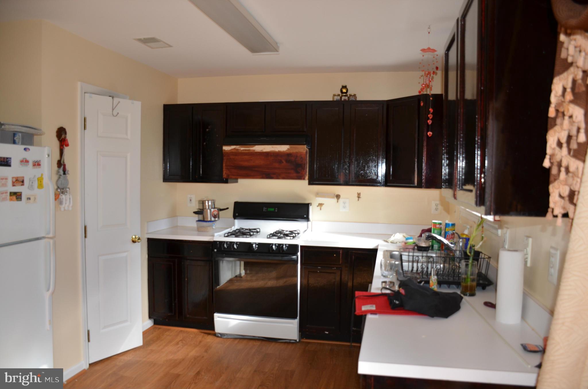 FAIR LAKES COURT - Residential Lease