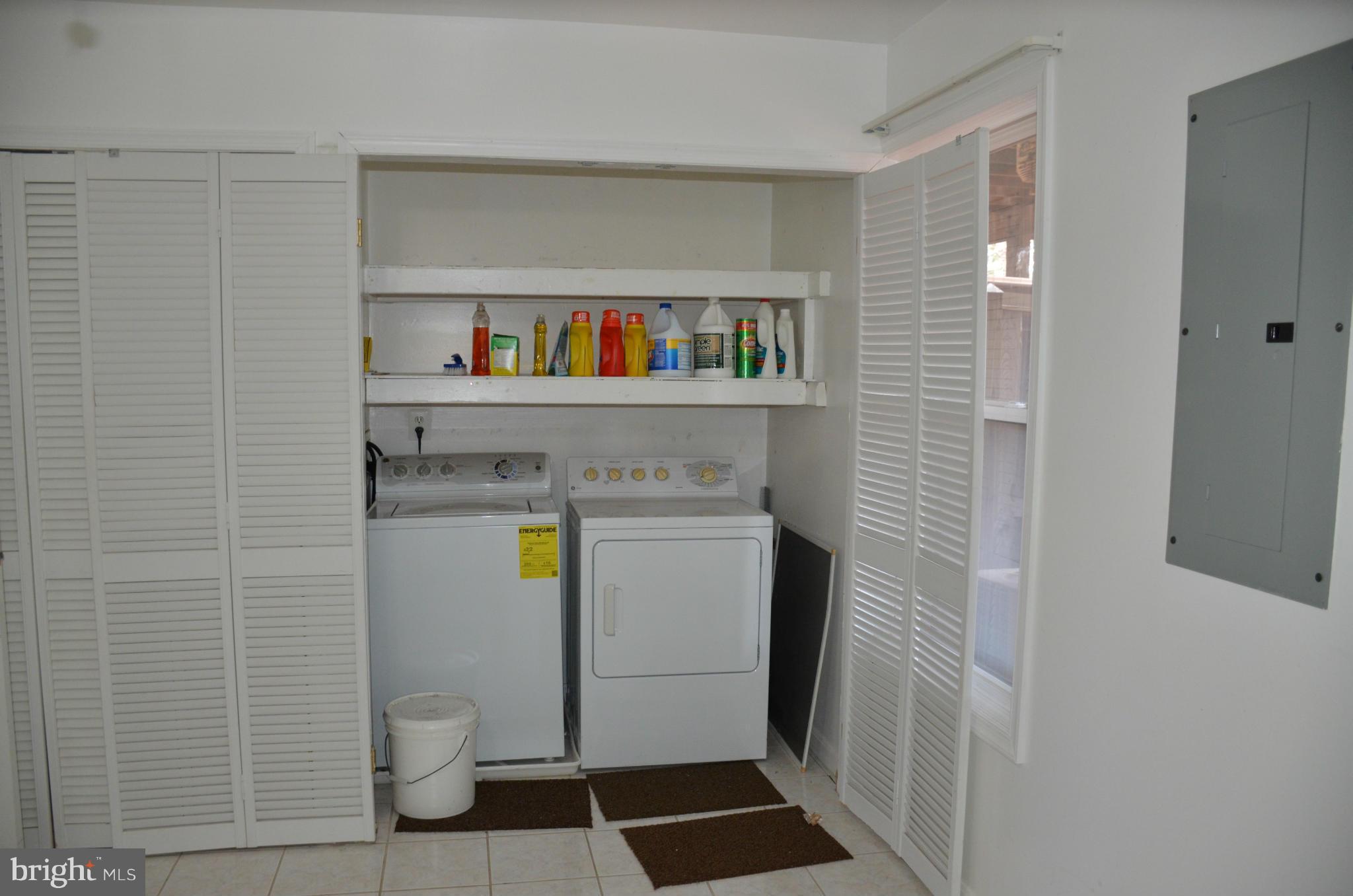 FAIR LAKES COURT - Residential Lease