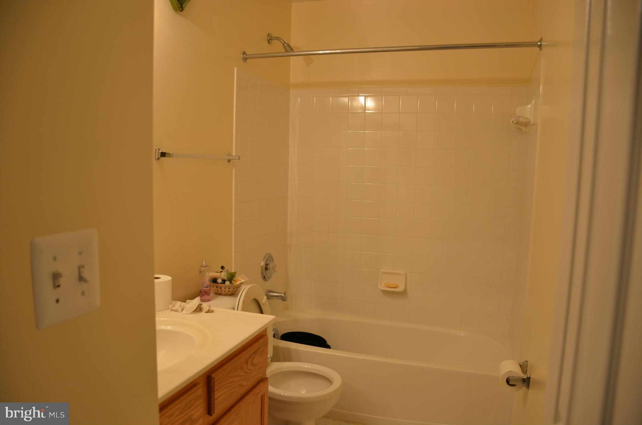 FAIR LAKES COURT - Residential Lease