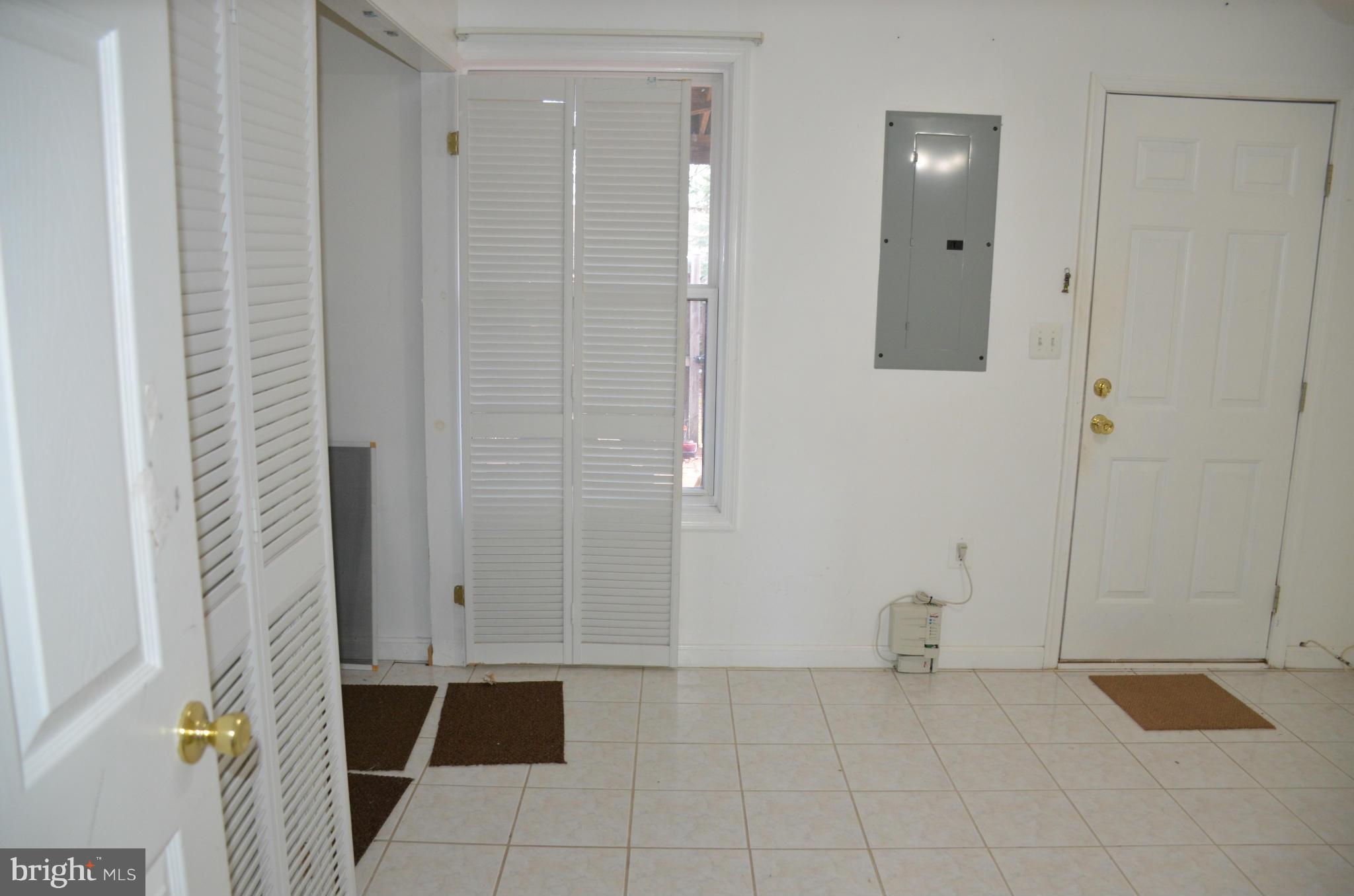 FAIR LAKES COURT - Residential Lease