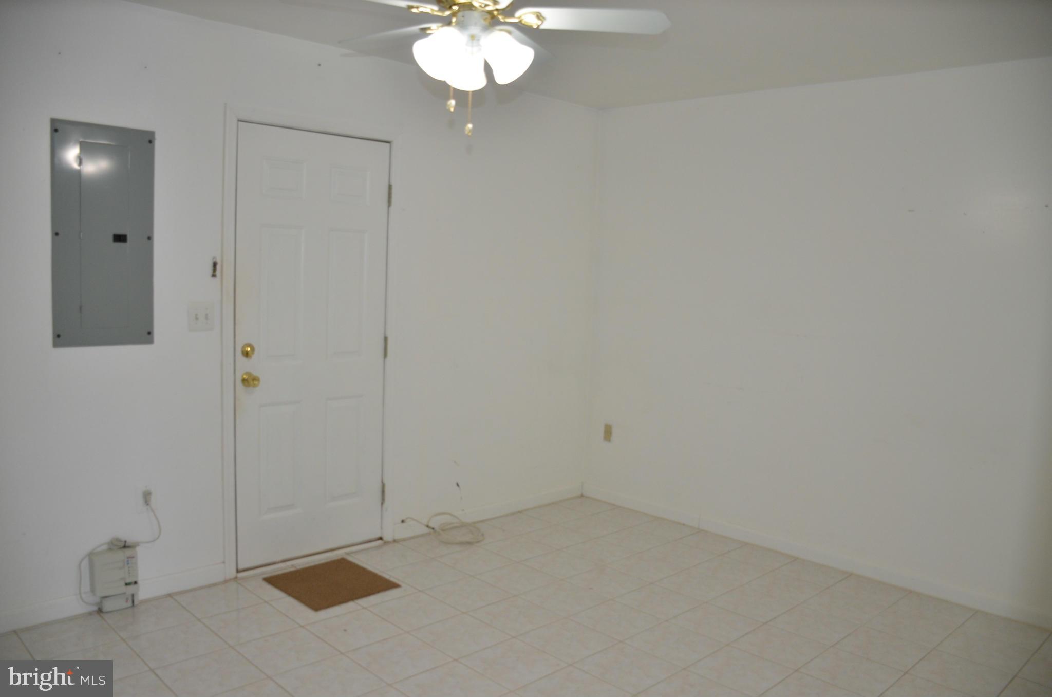 FAIR LAKES COURT - Residential Lease