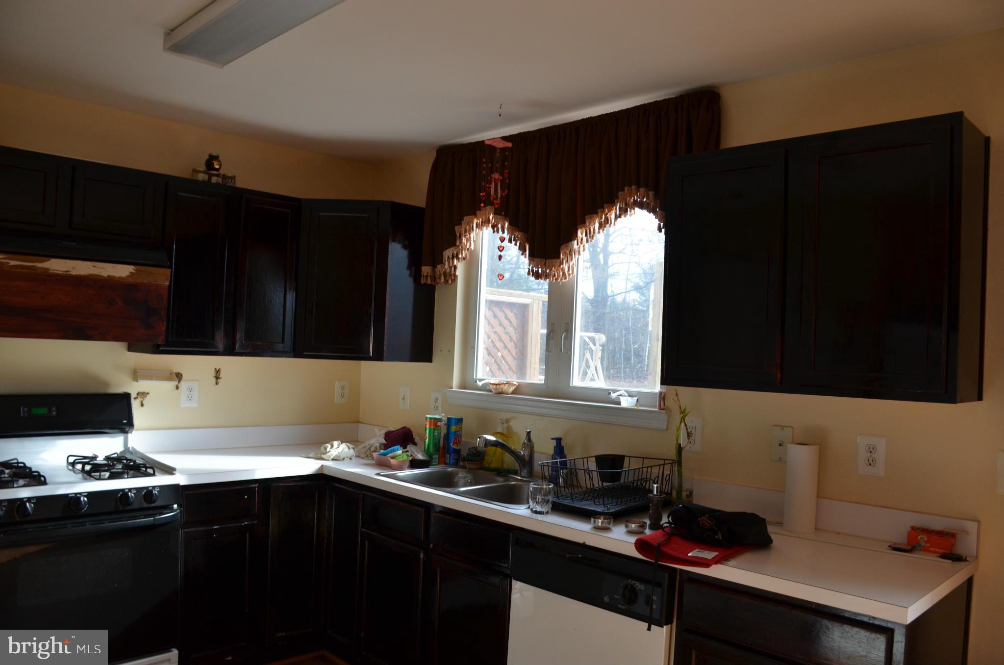 FAIR LAKES COURT - Residential Lease