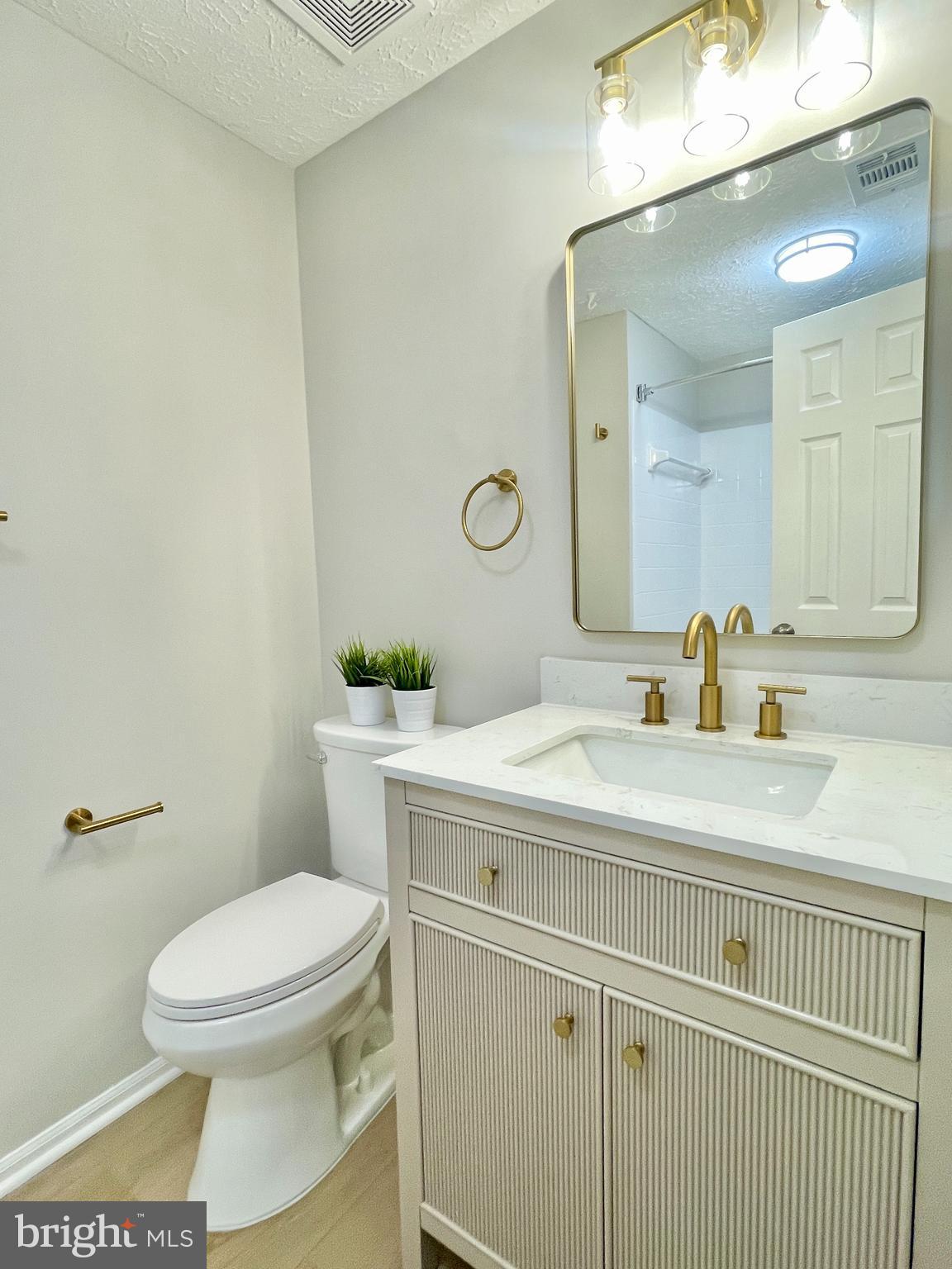 SENECA KNOLLS CODM - Residential Lease