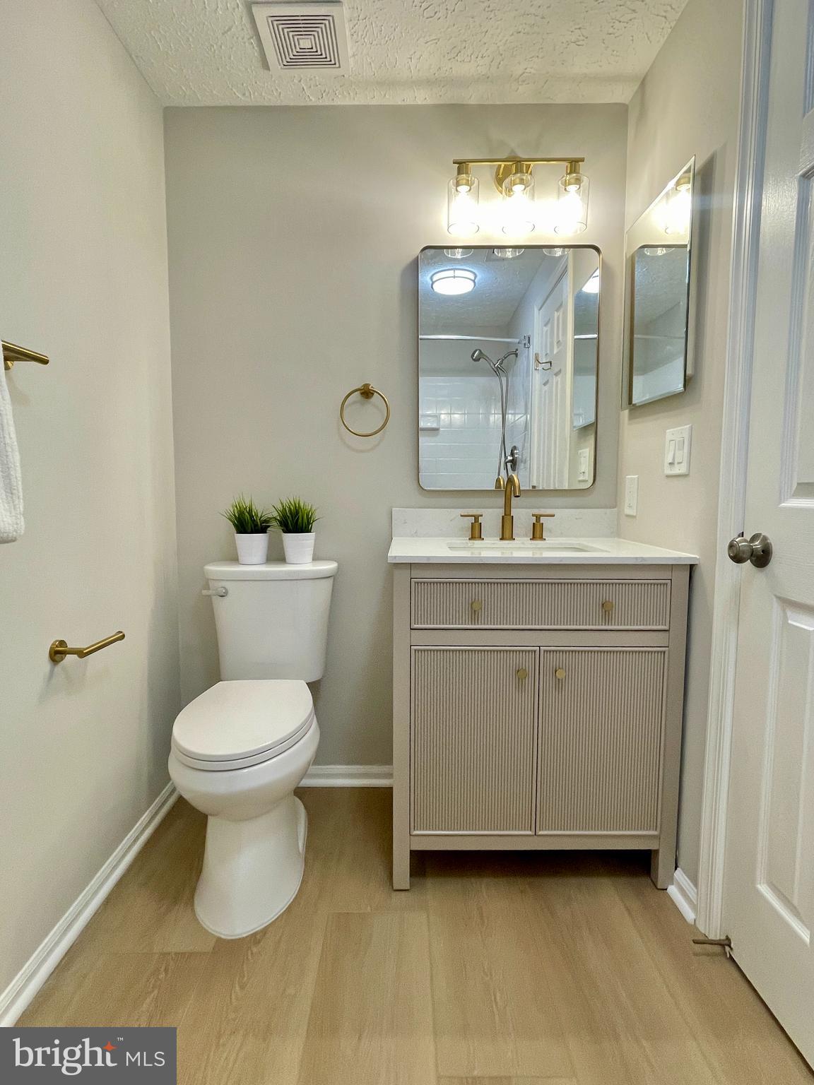 SENECA KNOLLS CODM - Residential Lease